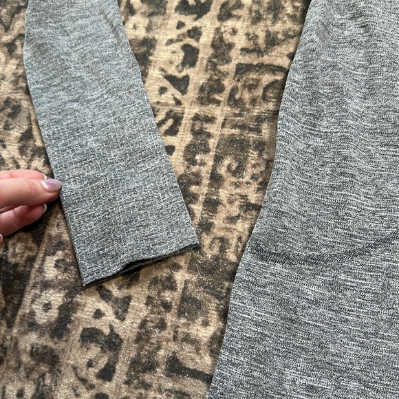 Women’s Lululemon Athletica Shimmery Grey/ Silver Long Sleeve Swiftly Tech sz 6 - Picture 3 of 7